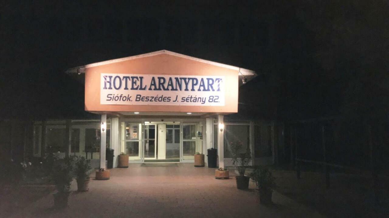 Aranypart Hotel Siofok Exterior photo