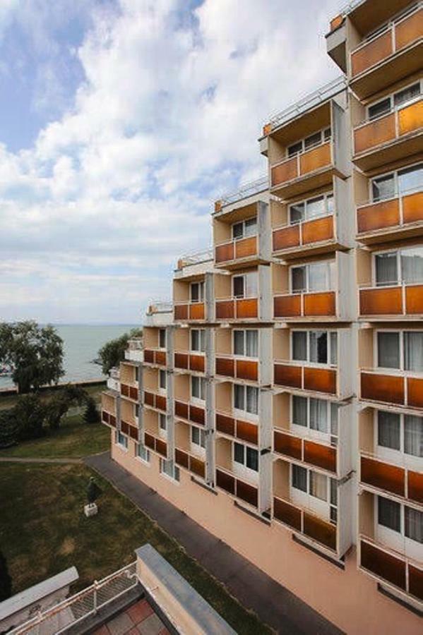 Aranypart Hotel Siofok Exterior photo